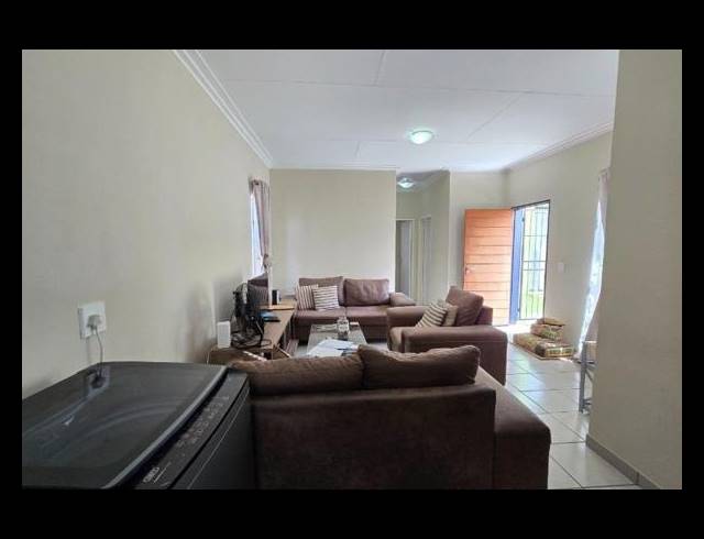 2 BEDROOM FREESTANDING FOR SALE IN SOUTH HILLS